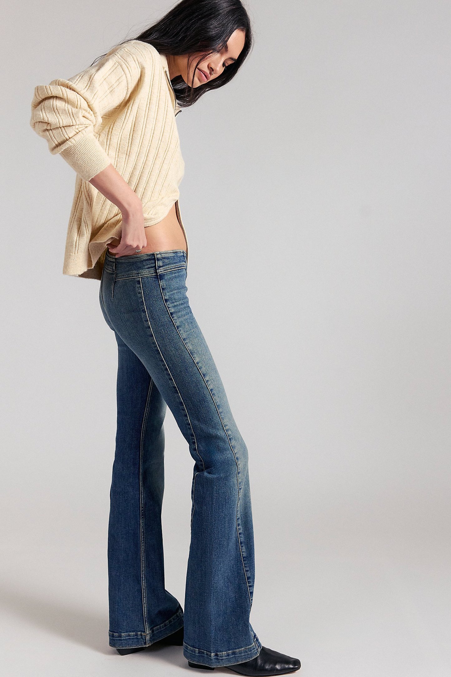 Free people - Alamo Low-Rise Flare leans- we the free