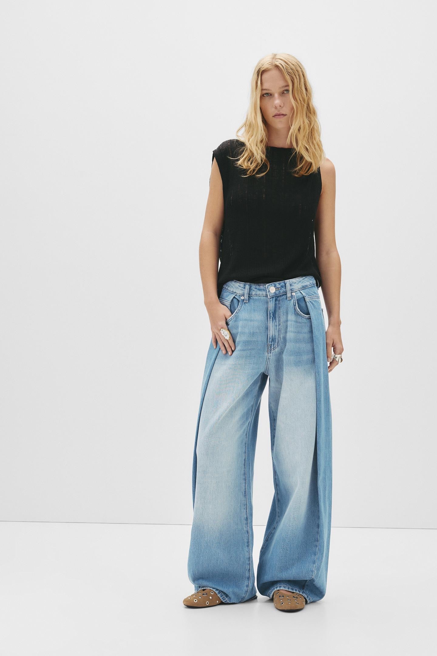 Balloon-cut jeans with pleats - PULL&BEAR