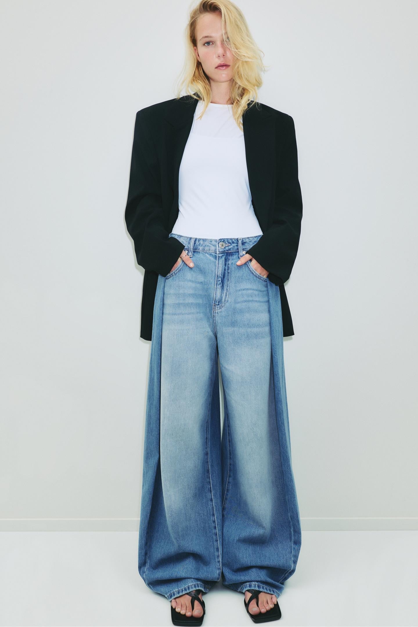 Balloon-cut jeans with pleats - PULL&BEAR