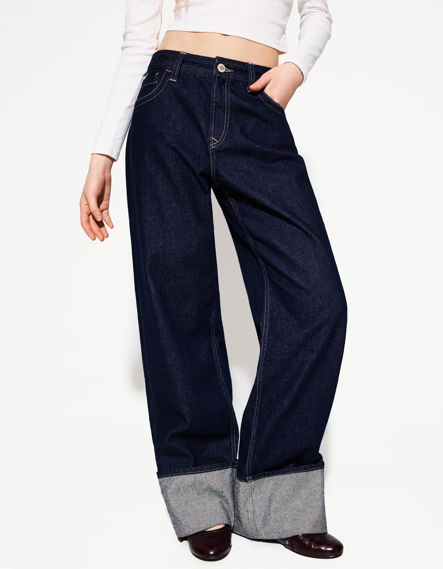Wide-leg'90s jeans with turn-up hems - Bershka