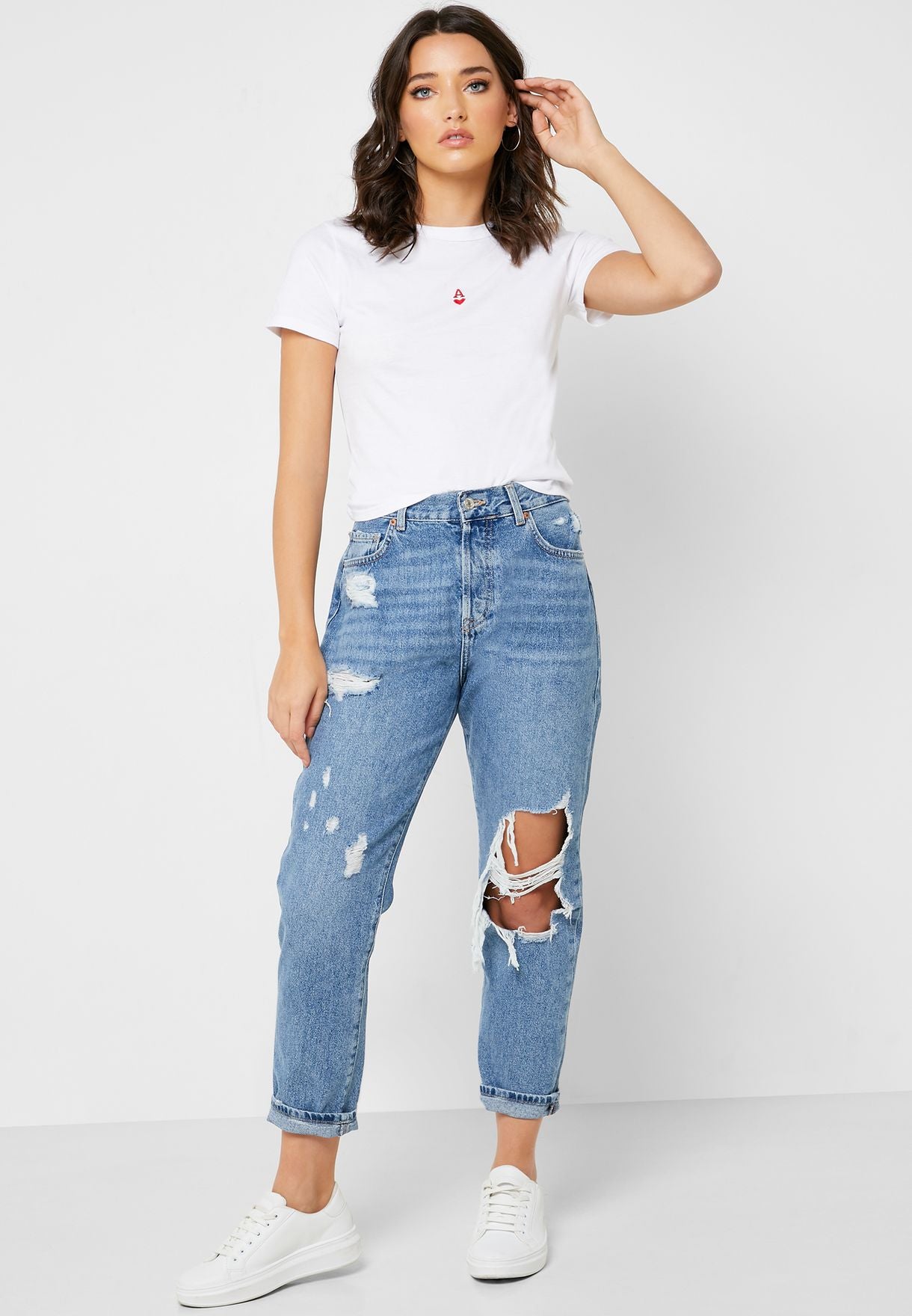 Distressed High-Rise Mom Jeans
Forever21