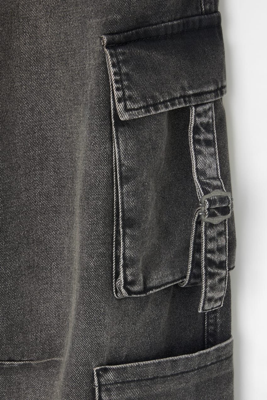 Cargo jeans with multiple pockets - PULL&BEAR
